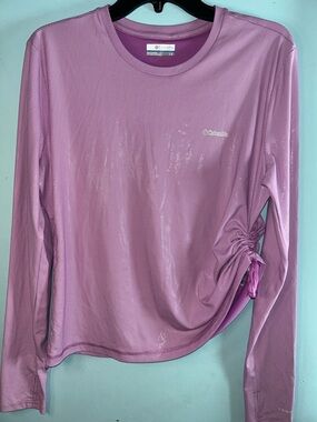 Columbia Women’s Long Sleeve Ruched Side Performance Top in Lavender Pink